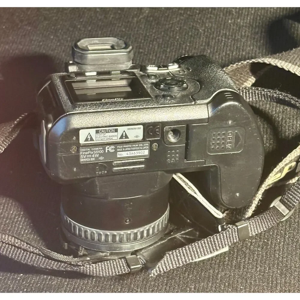 Fujifilm FinePix S5100 4MP Digital Camera For Parts Repair Broken